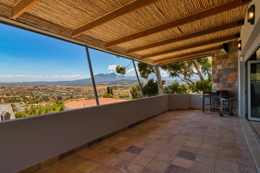 4 Bedroom Property for Sale in Gordon Heights Western Cape